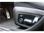 BMW 3-Serie Touring 320i High Executive | Pano | Trekhaak | Sfeer | HuD |