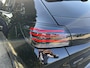 Peugeot 208 Hybrid 110 PK Allure Automaat € 5000,- DEMO VOORDEEL | NETTO DEAL | Hybride Elektrisch rijden met Automaat | Dodehoek detectie | Navigatie via Telefoon | Parkeercamera 360 graden | LED Verlichting | Apple Carplay/Android Auto | Lichtmetalen Velgen | Cruise & Climate Control |