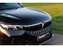 Voyah Free 4WD 106 kWh Business Black Line l Panorama dak l 2.000 kg trekgewicht l Full option l