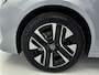 Peugeot 208 Allure Hybrid 100 pk Automaat | Navigatie | Achteruitrijcamera | Parkeersensoren Voor en Achter | Voorstoelen Verwarmd | LED Koplampen | Lederen Stuurwiel | Climate Control | Adaptieve Cruise Control | 16" Lichtmetalen Velgen | Apple Carplay/Android Auto |