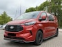 Ford Transit Custom 300 2.0 TDCI L2H1 Limited DC | SCI | 136pk | Dubbele Cabine | Artisan Red | Trekhaak | Dubbele Schuifdeur | Bijrijdersbank | Sidesteps | Bumperpakket | Zwarte velgen | Stoelverwarming | Camera