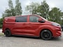 Ford Transit Custom 300 2.0 TDCI L2H1 Limited DC | SCI | 136pk | Dubbele Cabine | Artisan Red | Trekhaak | Dubbele Schuifdeur | Bijrijdersbank | Sidesteps | Bumperpakket | Zwarte velgen | Stoelverwarming | Camera