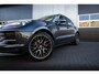 Porsche Macan 2.0 245 pk Sport-Chrono / 1e-Eigenaar/ Facelift-Model/ Lucht-Vering/ Pano-Dak/ Bose-Sound/ Stoel.Verw/ Stoel-Koeling/ Camera/ 21'' LMV
