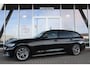 BMW 3-Serie Touring (g21) 330e 292PK AUTOMAAT SPORT LINE SHADOW LINE Live Cockpit Trekhaak | Navi | Leer | Sfeerverl. | Adapt.Cruise | Dab |