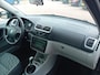 Skoda Fabia Combi 1.4-16V Ambiente, Airco, Elektrische ramen, Elektrische spiegels(verwarmbaar), Radio/CD/Aux, Cruise control, Bestuurderstoel in hoogte verstelbaar, Stuurwiel verstelbaar, Centrale vergrendeling met AB, Trekhaak, Originele NL auto, Goed onderhouden