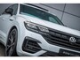 Volkswagen Touareg R 3.0 TSI 462pk eHybrid 4MOTION | Panoramadak | Luchtvering | Servosluiting | Trekhaak | 21'' LMV