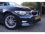 BMW 3-Serie Touring 318i Business Edition Autom 156PK Panodak Navi Camera LED Kopl Apple Carplay Clima 2x PDC LMV Trekh ENZ.