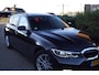 BMW 3-Serie Touring 318i Business Edition Autom 156PK Panodak Navi Camera LED Kopl Apple Carplay Clima 2x PDC LMV Trekh ENZ.