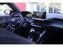 Peugeot 2008 1.2 Hybrid 145PK AUTOMAAT ALLURE | NIEUWE AUTO! | KEYLESS ENTRY/START | PARKEERSENSOREN VOOR + ACHTER | 17" LICHTMETALEN VELGEN | ADAPTIVE CRUISE CONTROL | CLIMATE CONTROL | STOEL VERWARMING | DRAADLOZE APPLE CARPLAY/ANDROID AUTO | DAB+ RADIO |
