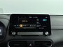 Hyundai Kona Electric EV Premium 64 kWh 3-Fase | Navigatie | Climate Controle | Electrische verstelbare stoelen met verwarmt en koeling | Soh 91.3 % |