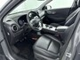 Hyundai Kona Electric EV Premium 64 kWh 3-Fase | Navigatie | Climate Controle | Electrische verstelbare stoelen met verwarmt en koeling | Soh 91.3 % |
