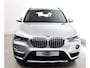 BMW X1 sDrive18i Harman Kardon-Leder elec koffer- elec stoelen met geheugen- keyless start- inst- HUD Leder bekleding- stoelverw- cruisec- multystuur- botswaarsch