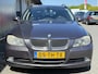 BMW 3-Serie Touring BJR 2006 330d 232 PK Executive STUURBEKR. / AIRCO / AUTOMAAT / TREKHAAK / NAVI / LEDEREN BEKLEDING