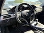 BMW 3-Serie Touring BJR 2006 330d 232 PK Executive STUURBEKR. / AIRCO / AUTOMAAT / TREKHAAK / NAVI / LEDEREN BEKLEDING