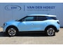 Ford Explorer Extended Range RWD 77kWh/286pk. Range 602km WLTP. Van €. 47650,- voor €. 39895,-. Fabr. garantie t/m 06-10-2028 ! Volautm. airco, elektr. achterklep, navigatie, stoel- en stuurwielverw., adaptieve cruise cntrl, lane- en side assist, 360gr. camera, LM wielen, etc