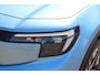 Ford Explorer Extended Range RWD 77kWh/286pk. Range 602km WLTP. Van €. 47650,- voor €. 39895,-. Fabr. garantie t/m 06-10-2028 ! Volautm. airco, elektr. achterklep, navigatie, stoel- en stuurwielverw., adaptieve cruise cntrl, lane- en side assist, 360gr. camera, LM wielen, etc