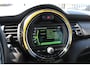 MINI Cooper Mini 1.5 JCW pakket/AUTOMAAT/Navigatie/Achteruitrijcamera/Parkeersensoren/Bluetooth/Keyless/Cruise control/Climate control/Apple carplay/17'' Lichtmetalen velgen/LED koplampen/Multifunctioneel stuurwiel/Spraakbediening/Elektrisch inklapbare spiegels/Ele