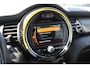 MINI Cooper Mini 1.5 JCW pakket/AUTOMAAT/Navigatie/Achteruitrijcamera/Parkeersensoren/Bluetooth/Keyless/Cruise control/Climate control/Apple carplay/17'' Lichtmetalen velgen/LED koplampen/Multifunctioneel stuurwiel/Spraakbediening/Elektrisch inklapbare spiegels/Ele