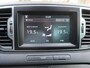 Kia Sportage PARELTJE * 1.6 GDI DynamicLine 130 Pk Benzine 4-Cilinders met 1.400 Kg Trekvermogen. * Navigatie * Trekhaak * DAB Radio * Achteruitrij Camera * Climate & Cruise Control * Hoge Zit *** Zéér nette Automobiel *** Vingerhoets: Vierde Generatie Eersteklas Service !