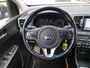 Kia Sportage PARELTJE * 1.6 GDI DynamicLine 130 Pk Benzine 4-Cilinders met 1.400 Kg Trekvermogen. * Navigatie * Trekhaak * DAB Radio * Achteruitrij Camera * Climate & Cruise Control * Hoge Zit *** Zéér nette Automobiel *** Vingerhoets: Vierde Generatie Eersteklas Service !