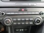 Kia Sportage PARELTJE * 1.6 GDI DynamicLine 130 Pk Benzine 4-Cilinders met 1.400 Kg Trekvermogen. * Navigatie * Trekhaak * DAB Radio * Achteruitrij Camera * Climate & Cruise Control * Hoge Zit *** Zéér nette Automobiel *** Vingerhoets: Vierde Generatie Eersteklas Service !