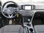 Kia Sportage PARELTJE * 1.6 GDI DynamicLine 130 Pk Benzine 4-Cilinders met 1.400 Kg Trekvermogen. * Navigatie * Trekhaak * DAB Radio * Achteruitrij Camera * Climate & Cruise Control * Hoge Zit *** Zéér nette Automobiel *** Vingerhoets: Vierde Generatie Eersteklas Service !