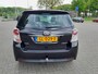 Toyota Verso 1.8 VVT-i Business nette in Nederland nieuw gelverde verso met trekhaak,navigatie,cruise controle in het zwart!