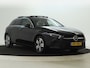 Mercedes-Benz A-klasse 250e Luxury-Line | Panorama schuif/kanteldak | Parkeersensoren + achteruitrijcamera | Multibeam Led | Sfeerverlichting | Dodehoekass | Apple CarPlay | Inclusief 24 maanden MB Certified garantie voor Europa.