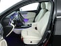 Mercedes-Benz A-klasse 250e Luxury-Line | Panorama schuif/kanteldak | Parkeersensoren + achteruitrijcamera | Multibeam Led | Sfeerverlichting | Dodehoekass | Apple CarPlay | Inclusief 24 maanden MB Certified garantie voor Europa.