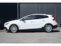 Volvo V40 Cross Country T3 Automaat Polar+ Luxury Navigatie | Panoramadak | Premium Sound by Harman Kardon | Parkeercamera | Standkachel