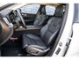 Volvo XC60 2.0 T6 Plug-in hybrid AWD Ultimate Dark | Head-up display | Harman/Kardon | Panoramisch schuif-/kantel dak | Adaptive cruise control | BLIS | Stoel/Stuurverwarming