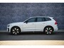 Volvo XC60 2.0 T6 Plug-in hybrid AWD Ultimate Dark | Head-up display | Harman/Kardon | Panoramisch schuif-/kantel dak | Adaptive cruise control | BLIS | Stoel/Stuurverwarming
