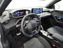 Peugeot 2008 SUV GT Hybrid 136 pk Automaat | Navigatie via Apple Carplay/Android Auto | Achteruitrijcamera | Parkeersensoren Voor en Achter | Sportstoelen | Full-LED Koplampen | Keyless Entry/Start | Adaptieve Cruise Control | 17" Lichtmetalen Velgen |