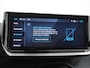 Peugeot 2008 SUV GT Hybrid 136 pk Automaat | Navigatie via Apple Carplay/Android Auto | Achteruitrijcamera | Parkeersensoren Voor en Achter | Sportstoelen | Full-LED Koplampen | Keyless Entry/Start | Adaptieve Cruise Control | 17" Lichtmetalen Velgen |