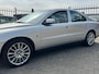 Volvo S60 2.5 T Sports Edition 209PK NL AUTO NAP TOPSTAAT! DEALER OH! Leer l Airco ECC l Cruise l Stoelverwarming l PDC l TREKHAAK