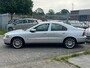 Volvo S60 2.5 T Sports Edition 209PK NL AUTO NAP TOPSTAAT! DEALER OH! Leer l Airco ECC l Cruise l Stoelverwarming l PDC l TREKHAAK