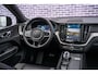 Volvo XC60 T6 Recharge AWD Plus Black Edition Long Range | 360° Camera | Elektr. Panoramadak | 22" LM velgen | Verwarmbare voorruit | Google Maps navigatie