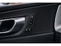 Volvo XC60 T6 Recharge AWD Plus Black Edition Long Range | 360° Camera | Elektr. Panoramadak | 22" LM velgen | Verwarmbare voorruit | Google Maps navigatie