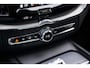 Volvo XC60 T6 Recharge AWD Plus Black Edition Long Range | 360° Camera | Elektr. Panoramadak | 22" LM velgen | Verwarmbare voorruit | Google Maps navigatie