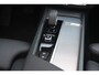 Volvo XC60 T8 AWD Ultra Dark | Luchtvering | Premium Harman/Kardon Audio | Stoel/Stuurverwarming | Achterbank verwarmd | 21" Velgen | Semi Elektr. Trekhaak | Panoramisch Schuif-Kanteldak |