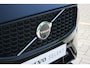 Volvo XC60 T8 AWD Ultra Dark | Luchtvering | Premium Harman/Kardon Audio | Stoel/Stuurverwarming | Achterbank verwarmd | 21" Velgen | Semi Elektr. Trekhaak | Panoramisch Schuif-Kanteldak |