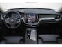 Volvo XC60 T8 AWD Ultra Dark | Luchtvering | Premium Harman/Kardon Audio | Stoel/Stuurverwarming | Achterbank verwarmd | 21" Velgen | Semi Elektr. Trekhaak | Panoramisch Schuif-Kanteldak |