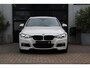 BMW 3-Serie Touring 318i M Sport Edition Aut. - NAVI GROOT - ADAP LED - PDC+CAMERA - ELEK KOFFERKLEP - DEALER OH - PERFECT!