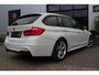 BMW 3-Serie Touring 318i M Sport Edition Aut. - NAVI GROOT - ADAP LED - PDC+CAMERA - ELEK KOFFERKLEP - DEALER OH - PERFECT!