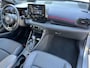 Toyota Yaris 1.5 Hybrid Executive | Panoramadak | JBL audio | Parkeersensoren | 17 inch glanzend zwarte velgen |