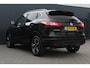 Nissan Qashqai 1.5 dCi Connect Edition | Trekhaak | Panorama dak | Parkeersensoren V/A | Cruise control | Navigatie | 360° camera | DAB | Lichtmetalen velgen 18"