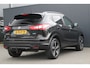 Nissan Qashqai 1.5 dCi Connect Edition | Trekhaak | Panorama dak | Parkeersensoren V/A | Cruise control | Navigatie | 360° camera | DAB | Lichtmetalen velgen 18"