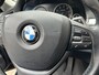 BMW 5-Serie 528i High Executive Automaat | Lederen bekleding | Bi-Xenon | Navigatie | Elektrische stoelen met memory | 20 inch lichtmetalen velgen | Elektrische trekhaak | PDC voor+achter | Keurig onderhouden!