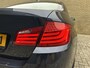 BMW 5-Serie 528i High Executive Automaat | Lederen bekleding | Bi-Xenon | Navigatie | Elektrische stoelen met memory | 20 inch lichtmetalen velgen | Elektrische trekhaak | PDC voor+achter | Keurig onderhouden!