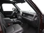 Land Rover Defender 110 2.0 P300e 110 Sedona Edition | Elektrische trekhaak | Urban achterspoiler | Spatlappen | Cold Climate Pack | Sedona Red Pack